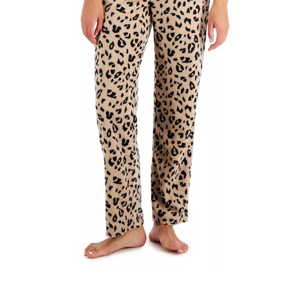 Pajamas Set - Picture 3 of 10